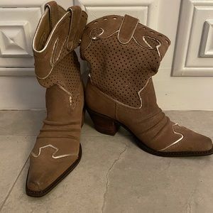 Volatile khaki boots size 8.5 nib